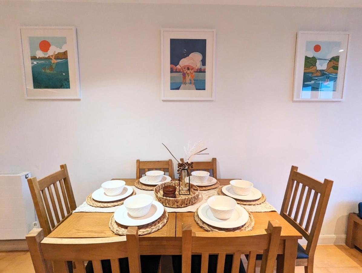 Apartment 100M From Fistral Beach- Underground Parking-Surf Shower & Locker- Sleeps 6 New Quay Exterior foto